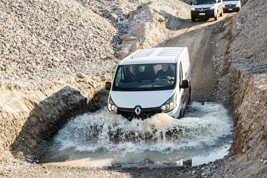  Renault Trafic Van X-Track 2016 года  (фото 8 из 20)